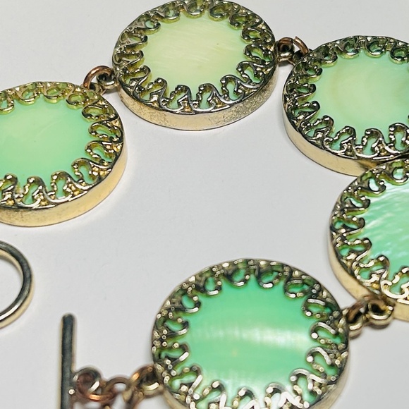 Vintage Abalone Sea Green Round Scrolled Gold Plated Toggle Bracelet - Picture 6 of 15